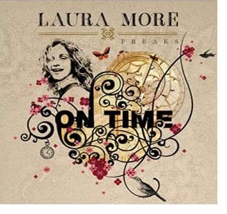 El debut de Laura More